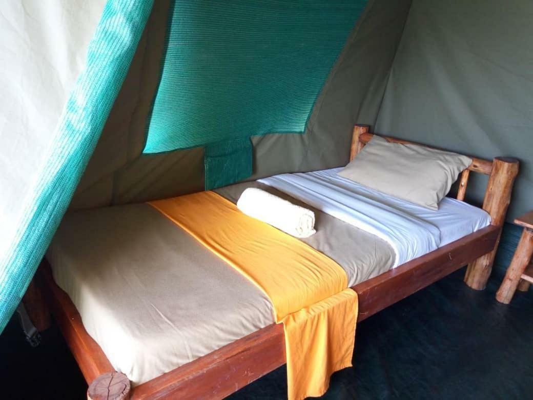 Wild Tracks Overland Camp Kasese Bagian luar foto